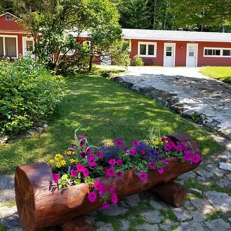 Kan-à-Mouche Pourvoirie Auberge et Chalets Saint-Michel Exterior foto