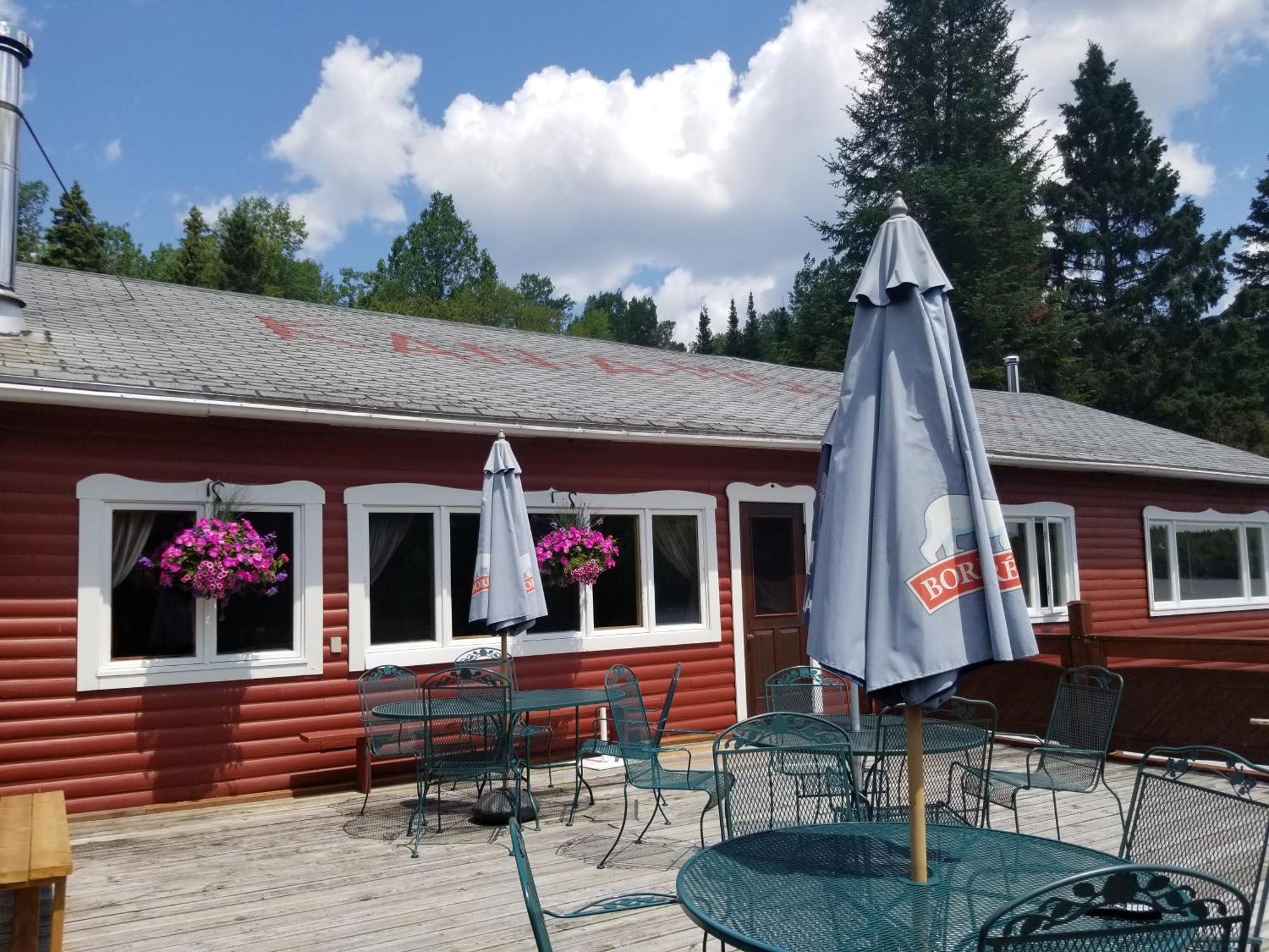 Kan-à-Mouche Pourvoirie Auberge et Chalets Saint-Michel Exterior foto